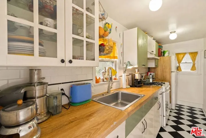 6039 Piedmont Avenue, Los Angeles, California 90042