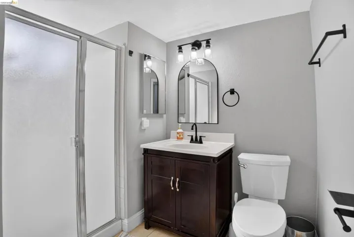 Lower Level Full Bath