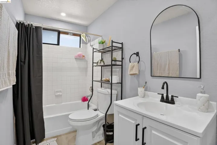 Upstairs Hall Bathroom