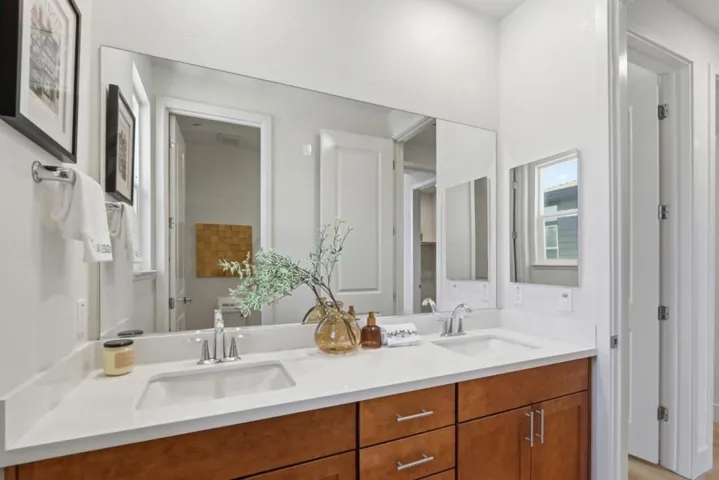 552 Galt Terrace 4, Sunnyvale, California 94085