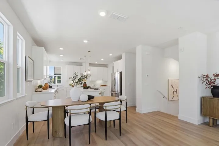 552 Galt Terrace 4, Sunnyvale, California 94085