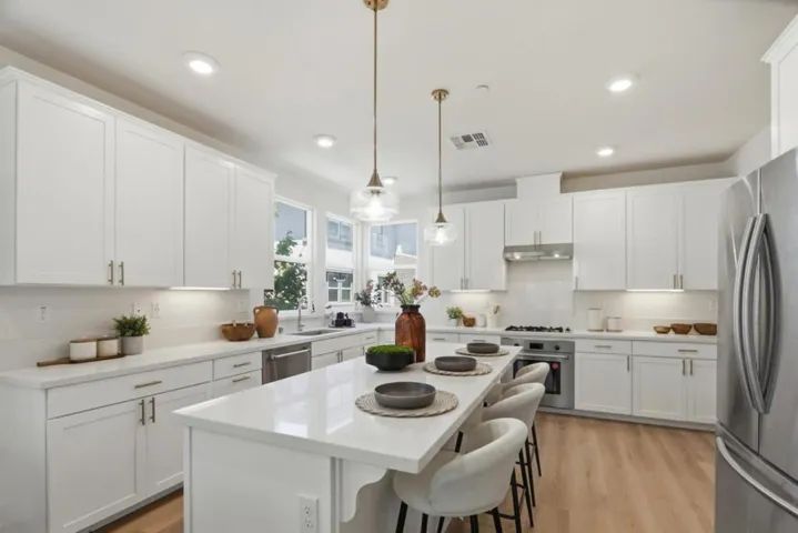 552 Galt Terrace 4, Sunnyvale, California 94085