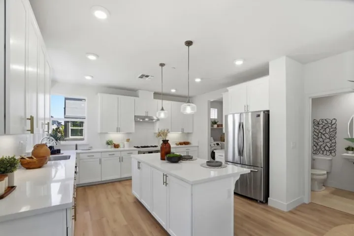 552 Galt Terrace 4, Sunnyvale, California 94085
