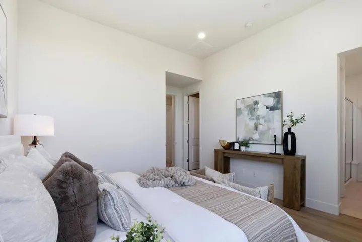 552 Galt Terrace 4, Sunnyvale, California 94085