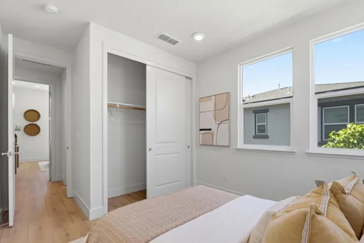 552 Galt Terrace 4, Sunnyvale, California 94085