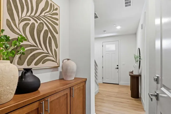 552 Galt Terrace 4, Sunnyvale, California 94085