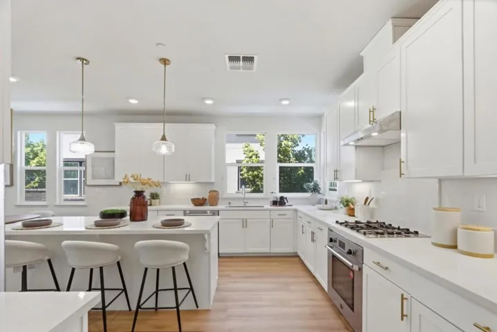 552 Galt Terrace 4, Sunnyvale, California 94085