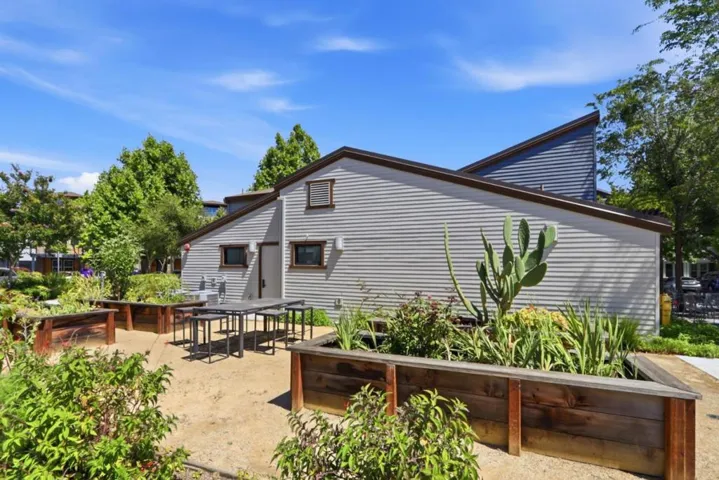 552 Galt Terrace 4, Sunnyvale, California 94085