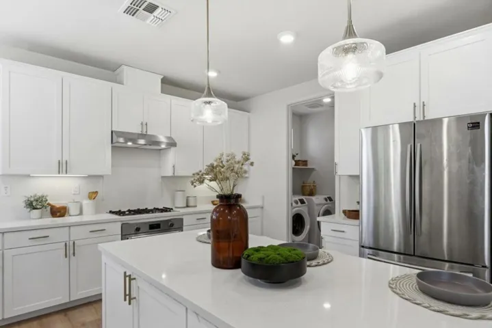 552 Galt Terrace 4, Sunnyvale, California 94085
