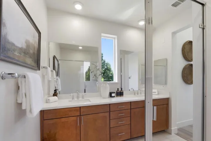 552 Galt Terrace 4, Sunnyvale, California 94085