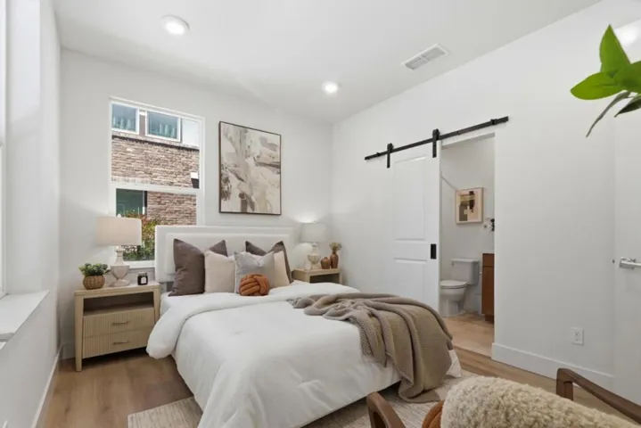 552 Galt Terrace 4, Sunnyvale, California 94085
