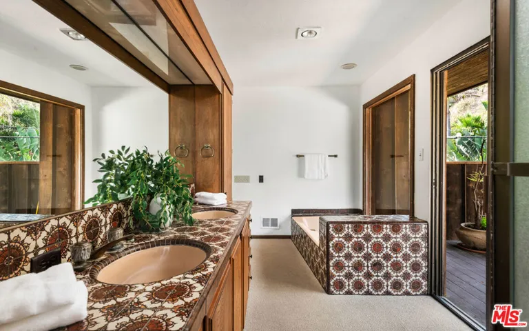 26902 Malibu Cove Colony Drive, Malibu, California 90265