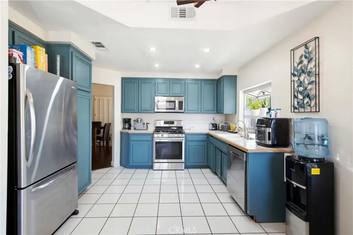Spacious kitchen