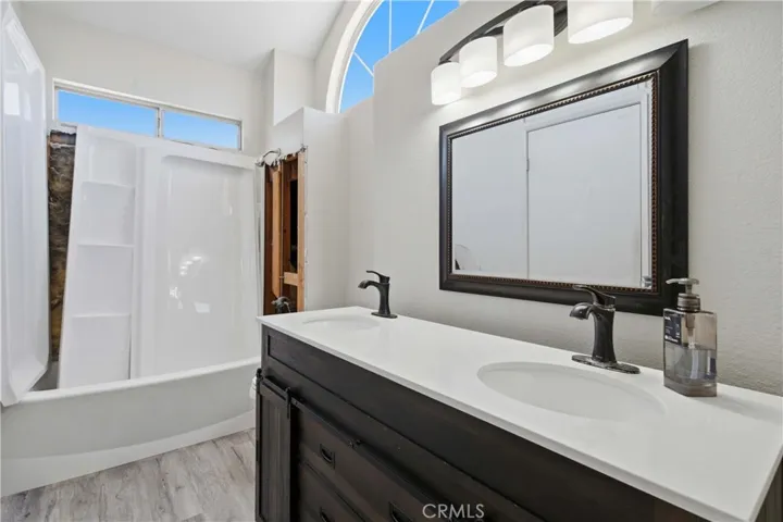 Upstairs full bathroom #1
