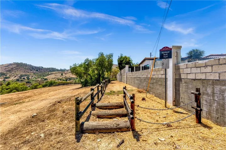 Spotted Bull trail head located in your side yard!