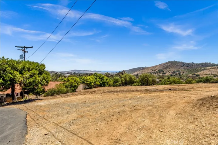 Substantial portion of the lot is flat and justified to the street.