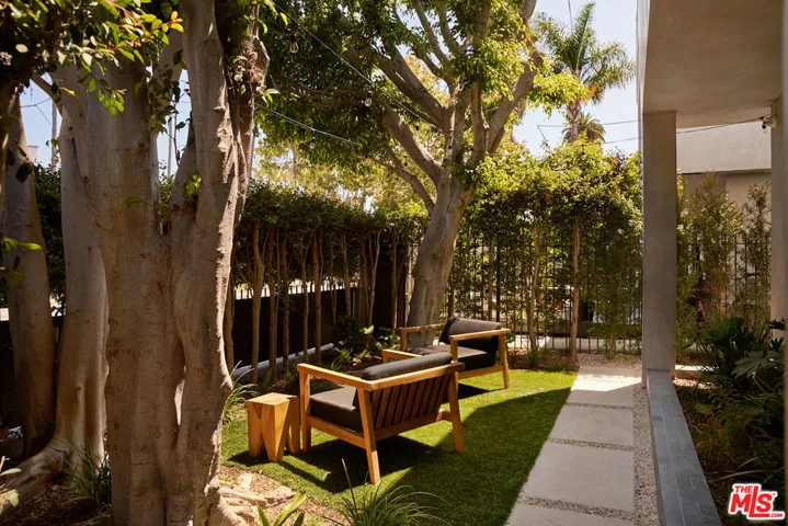 2411 Abbot Kinney Boulevard, Los Angeles, California 90291