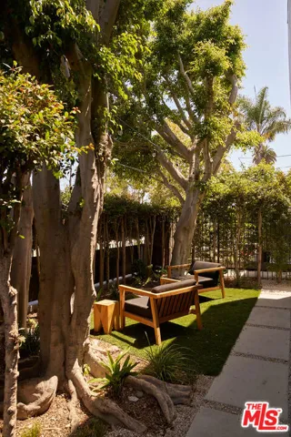 2411 Abbot Kinney Boulevard, Los Angeles, California 90291