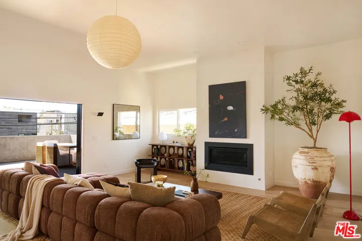 2411 Abbot Kinney Boulevard, Los Angeles, California 90291