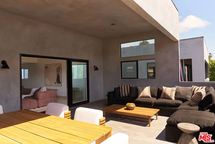 2411 Abbot Kinney Boulevard, Los Angeles, California 90291