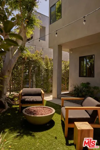 2411 Abbot Kinney Boulevard, Los Angeles, California 90291