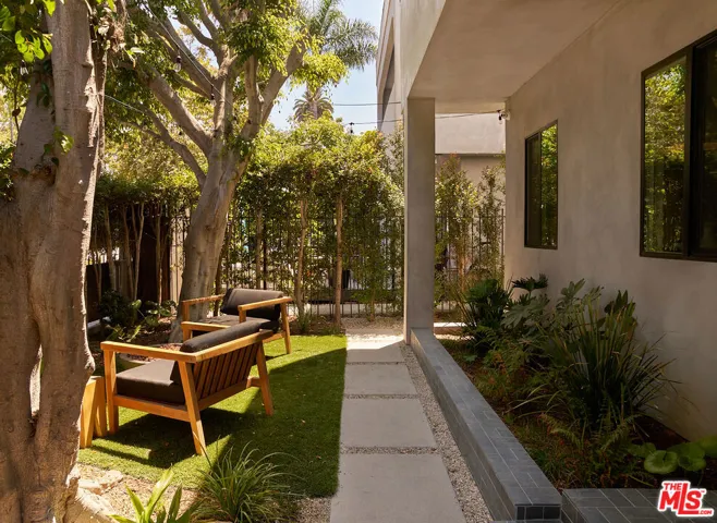2411 Abbot Kinney Boulevard, Los Angeles, California 90291