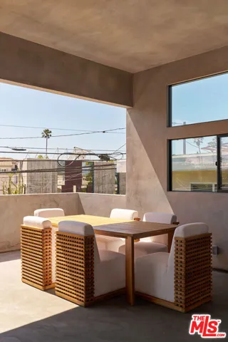 2411 Abbot Kinney Boulevard, Los Angeles, California 90291