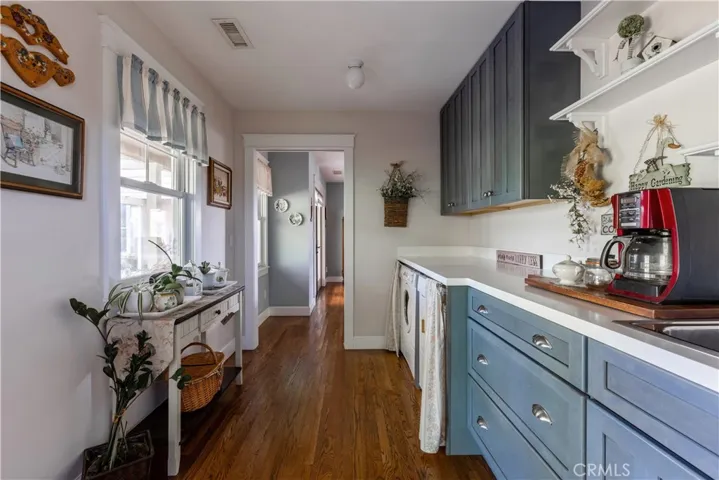 1121 Vista Way, Oceanside, California 92054