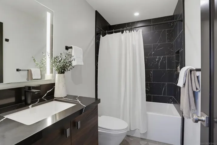 6896 Turnbridge, San Diego, California 92119