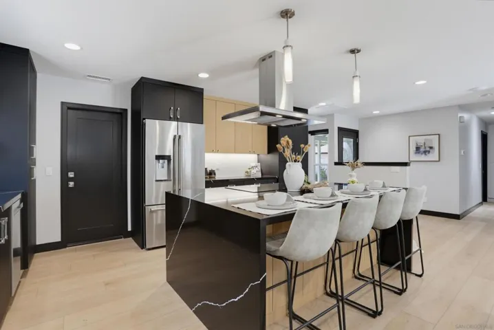 6896 Turnbridge, San Diego, California 92119
