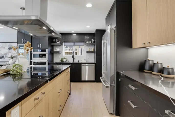 6896 Turnbridge, San Diego, California 92119