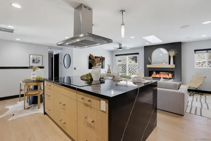 6896 Turnbridge, San Diego, California 92119