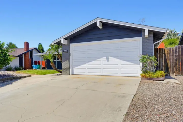 6896 Turnbridge, San Diego, California 92119