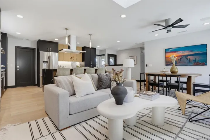 6896 Turnbridge, San Diego, California 92119