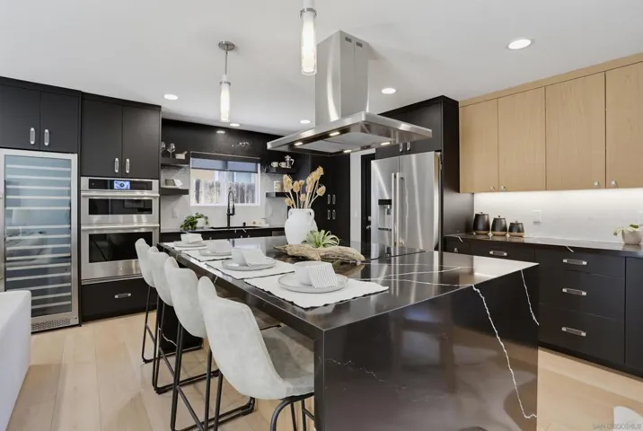6896 Turnbridge, San Diego, California 92119