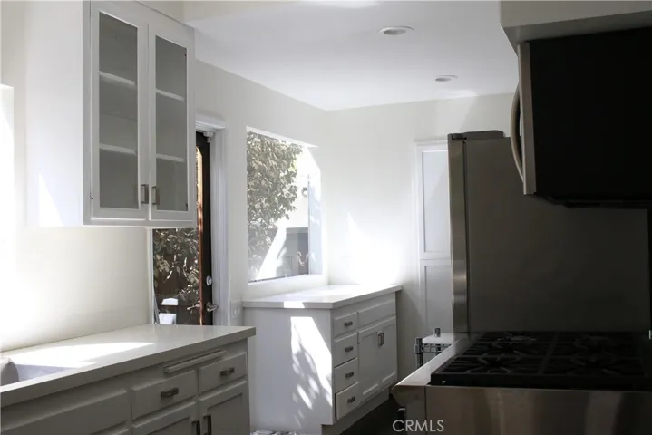 11336 Montana, Los Angeles, California 90049