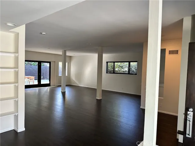 11336 Montana, Los Angeles, California 90049