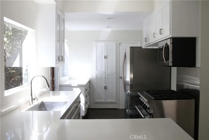 11336 Montana, Los Angeles, California 90049