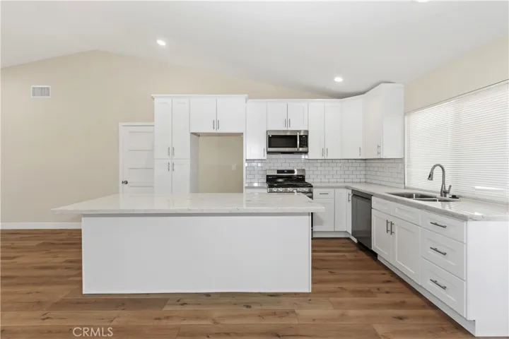 11471 Hollyvale, Victorville, California 92392