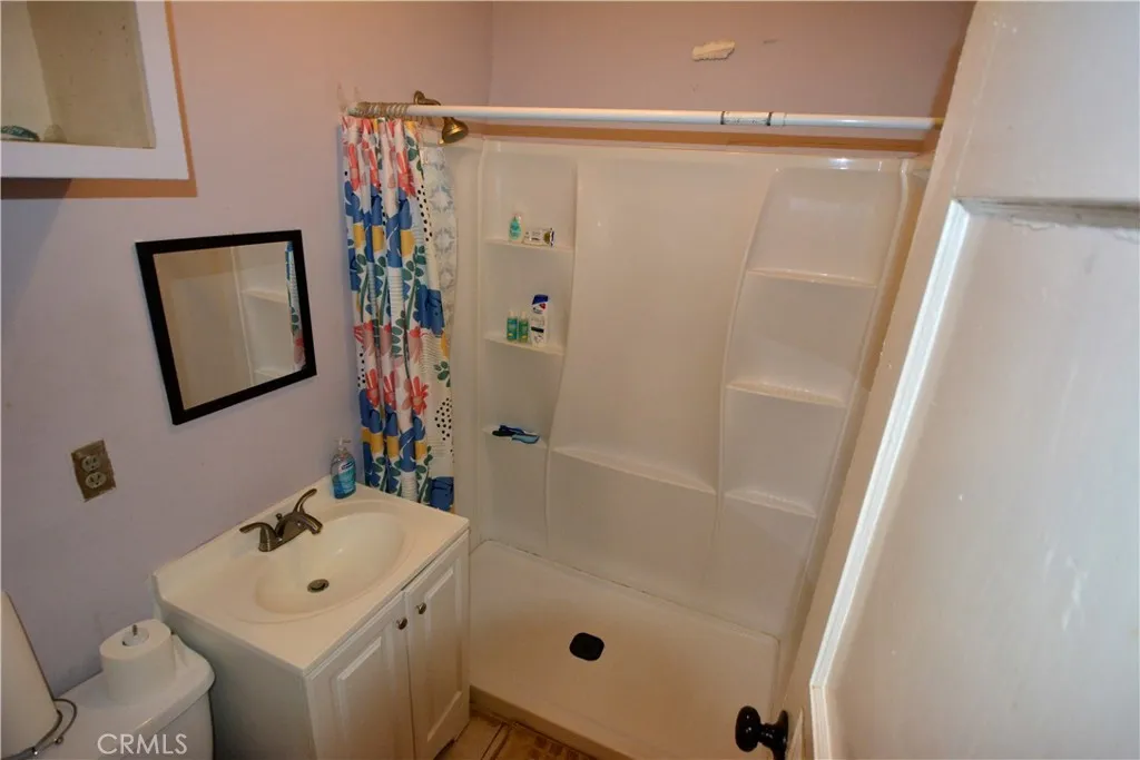 main bathroom number 1 has a walk-in shower.
