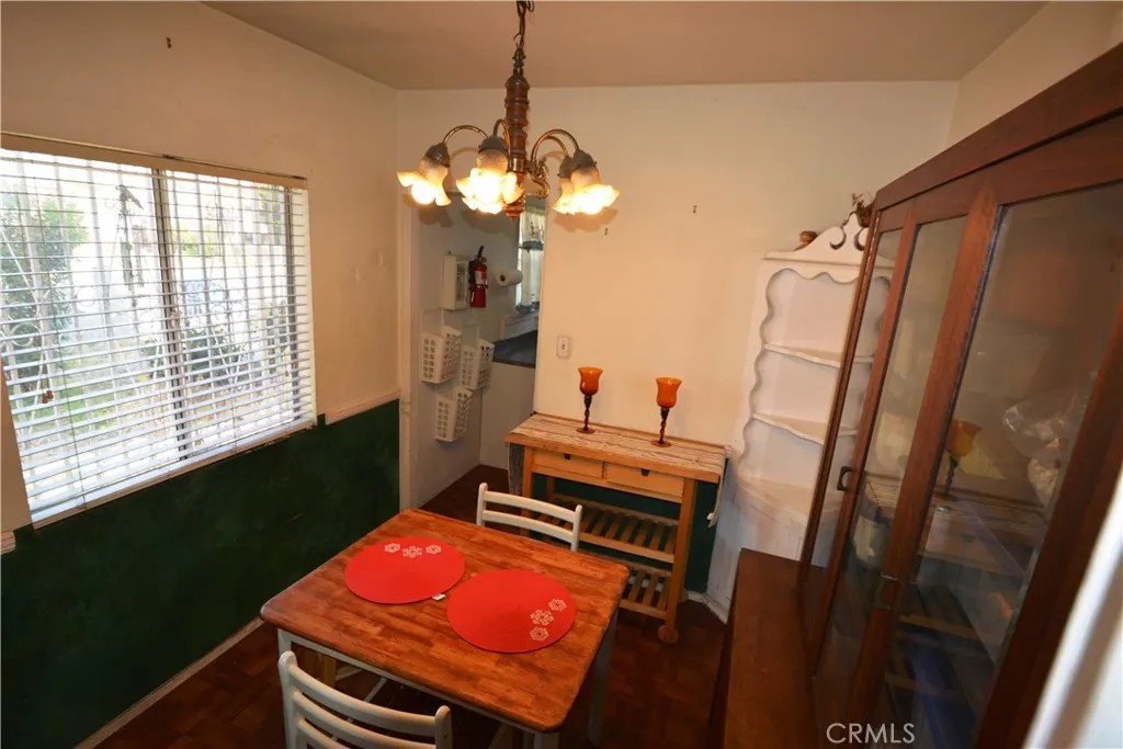Separate formal dining room