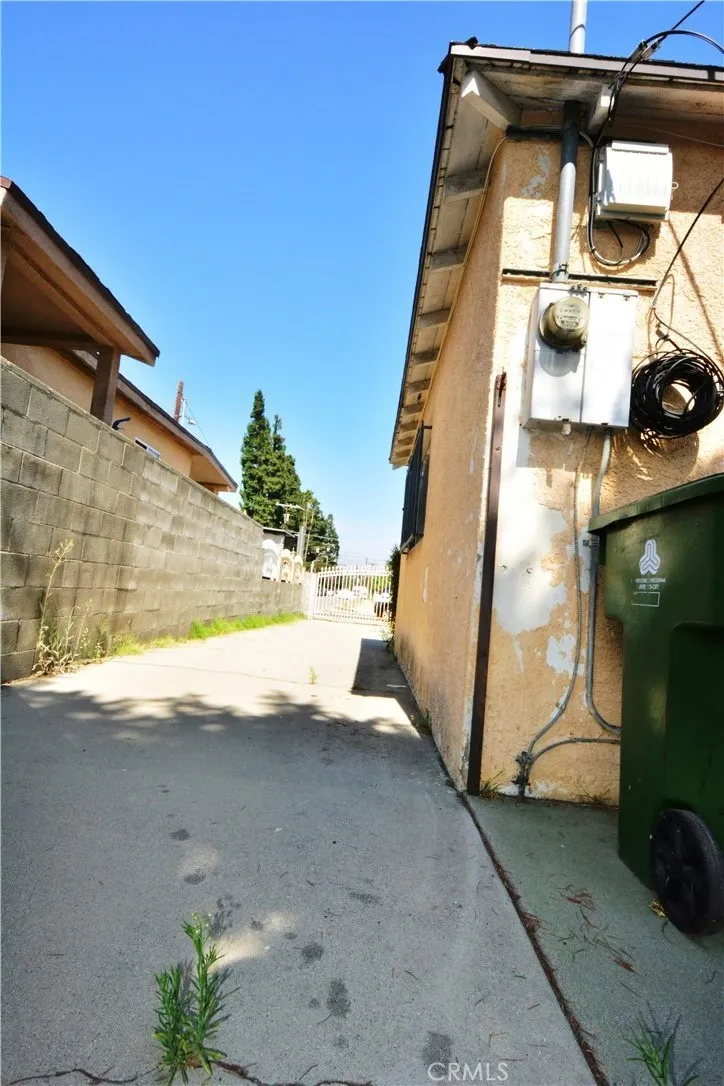 Another view of the long driveway