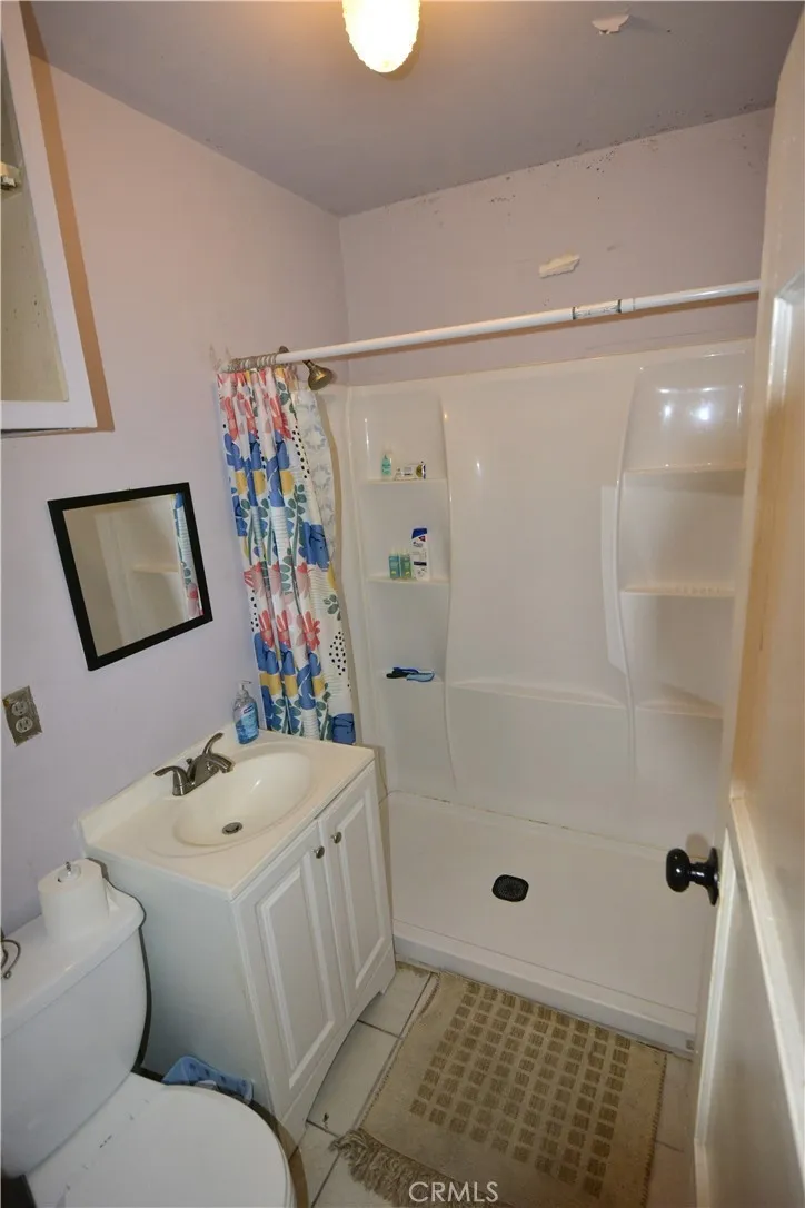 Another view of the main bathroom number 1