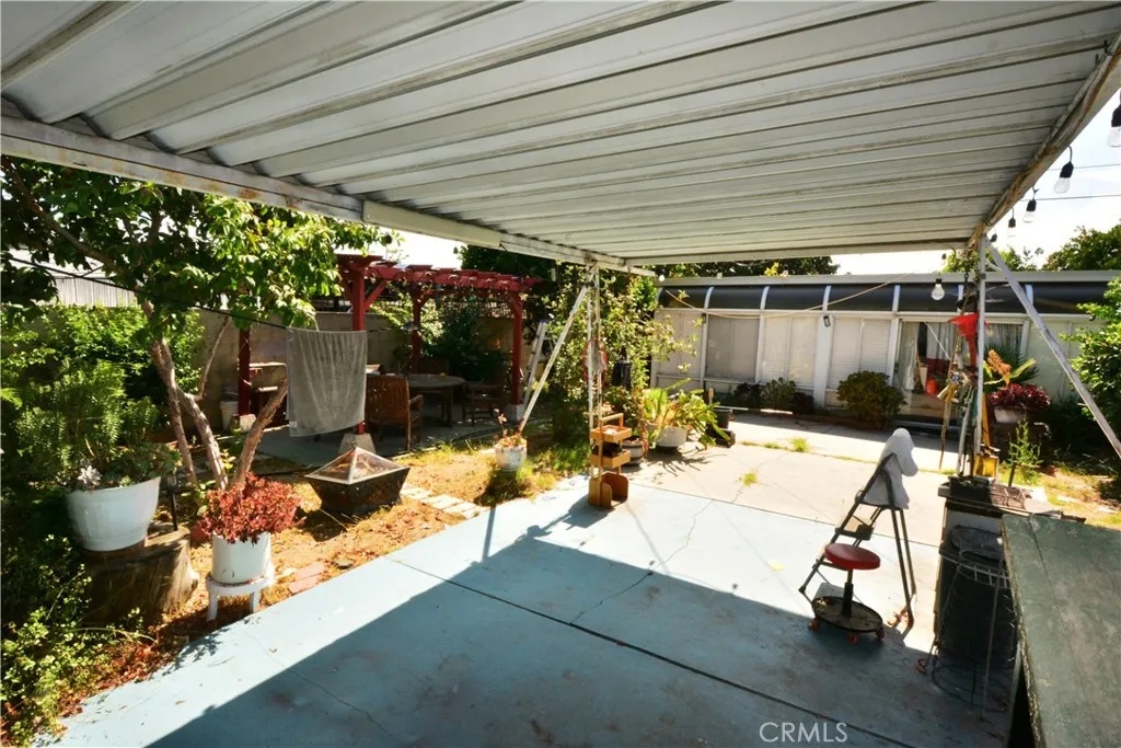 You can see the separate stand alone solarium in the back - perfect pool house for a future pool!