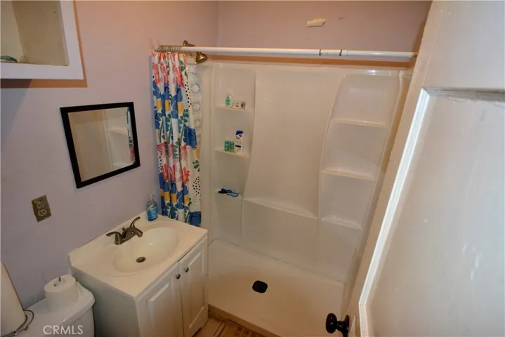 main bathroom number 1 has a walk-in shower.