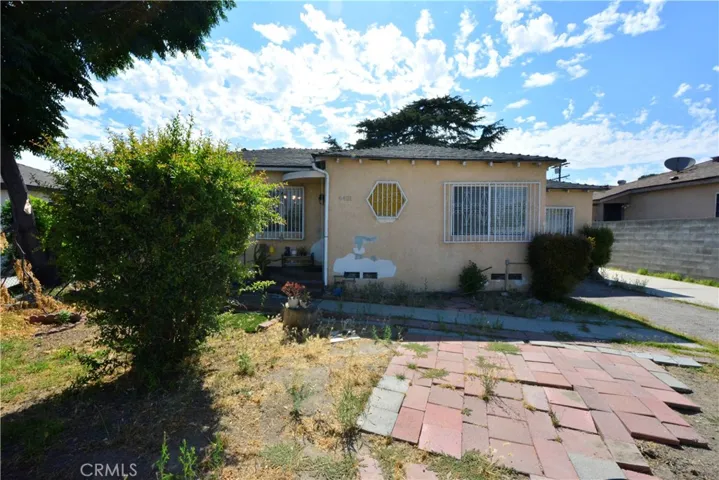 Another view of the front of home.