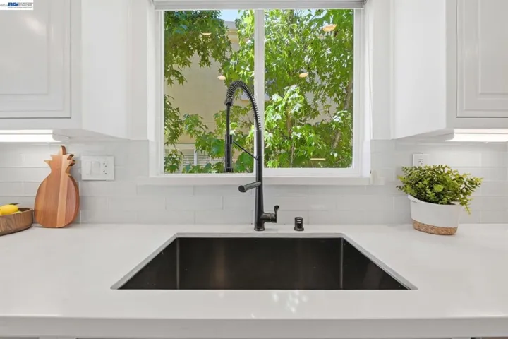 22024 E Lyndon Loop, Castro Valley, California 94552