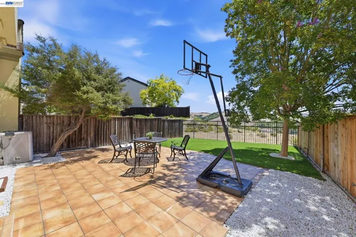 22024 E Lyndon Loop, Castro Valley, California 94552