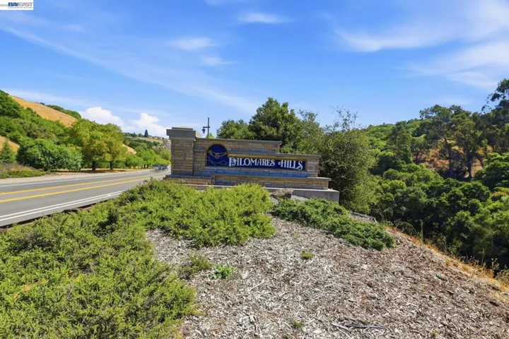 22024 E Lyndon Loop, Castro Valley, California 94552