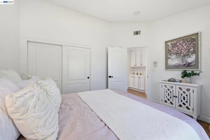 22024 E Lyndon Loop, Castro Valley, California 94552